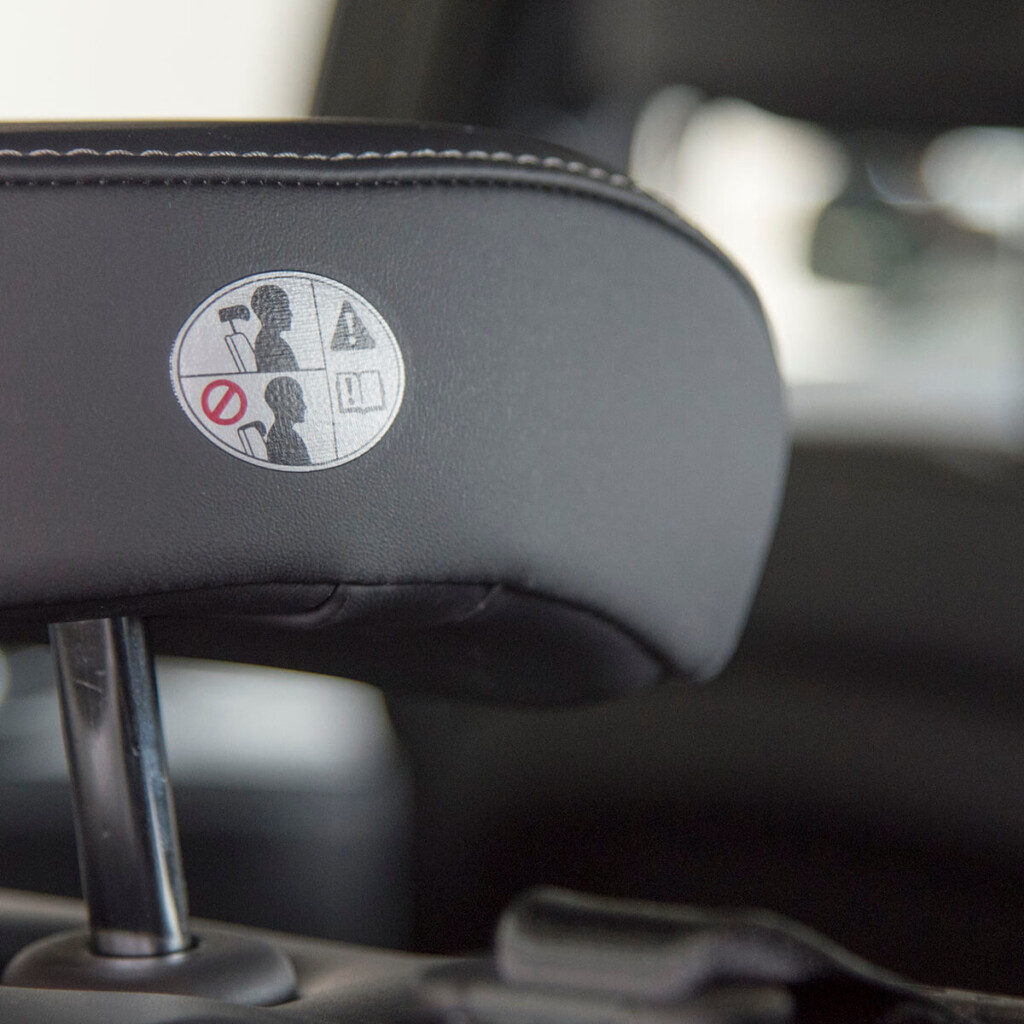 Etykieta motoryzacyjna na zagłówek
